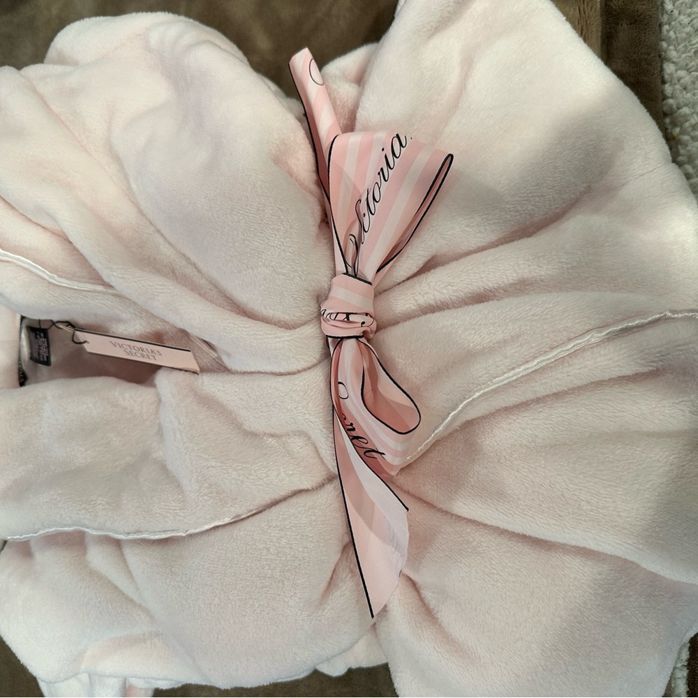 New VS robe
